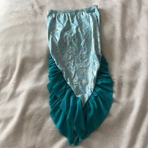 Girls mermaid tail sim suit cover up. SIZE is 7-8